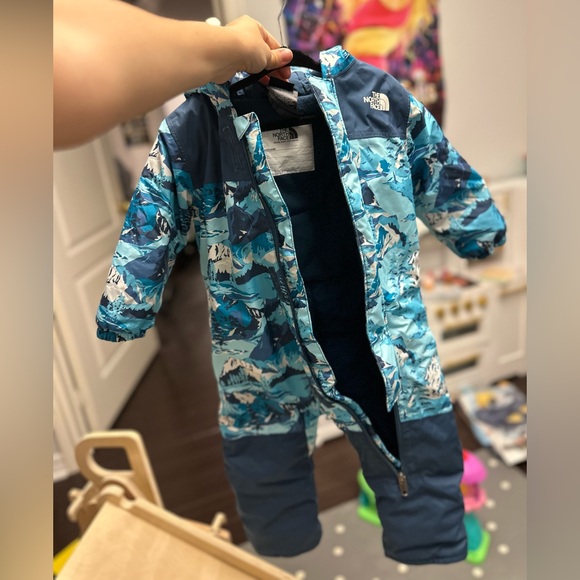 EUC the north face freedom snowsuit BABY 12-18 mo - Picture 4 of 6